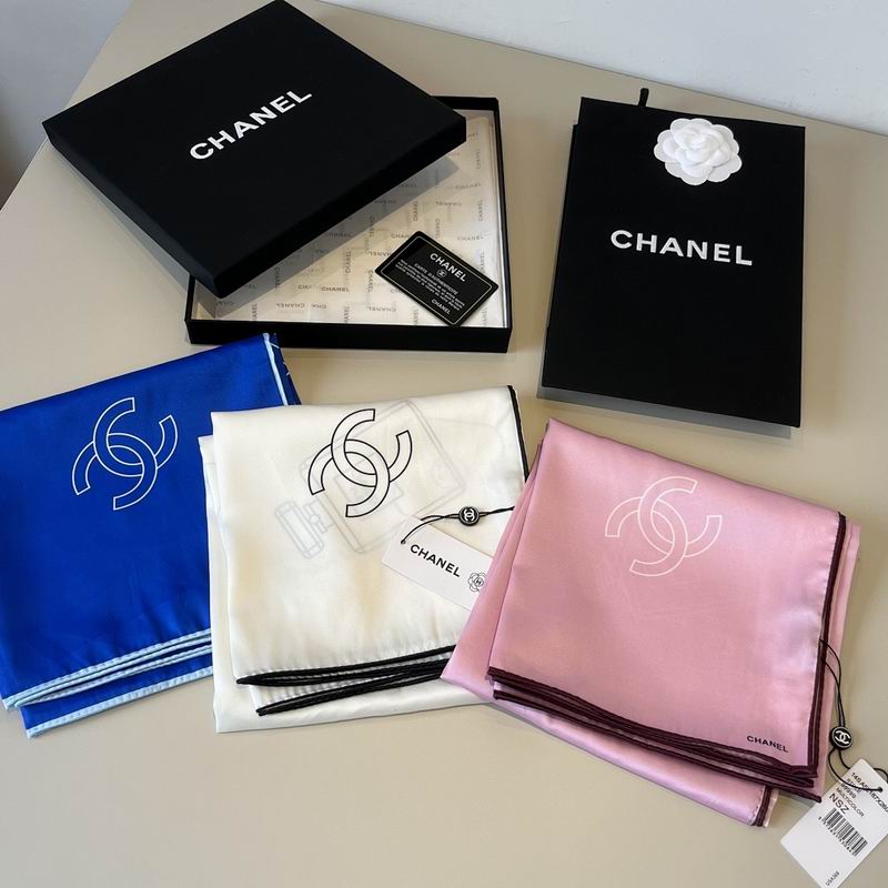 Chanel silk scarf hm42